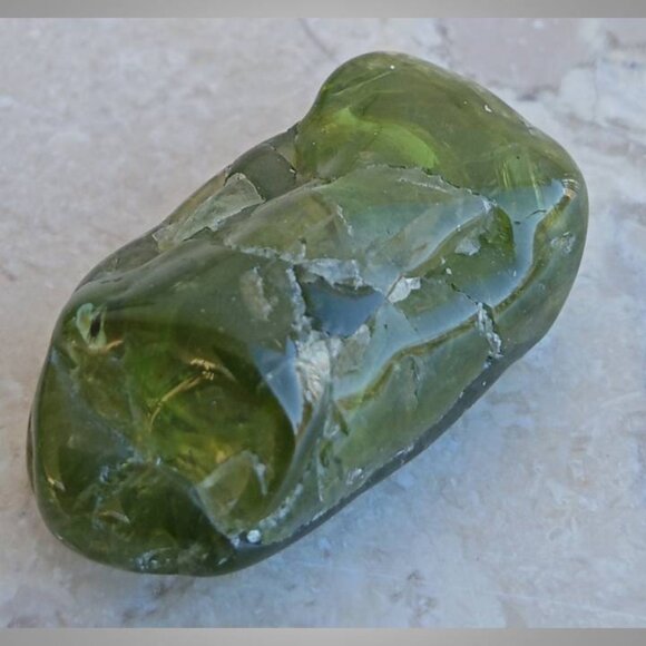 PERIDOT crystal rock stone mini tumbled AUGUST birthstone RELAXATION comfort 05 - Picture 2 of 8